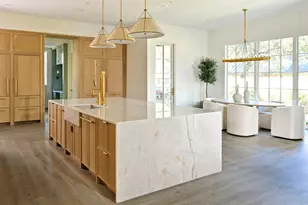 11710 Wendover Ln, Houston, TX 77024 - Photo 13