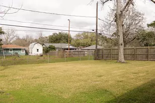217 Carnation St, Lake Jackson, TX 77566 - Photo 21
