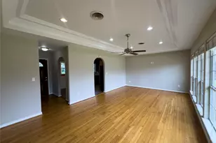 217 Carnation St, Lake Jackson, TX 77566 - Photo 9