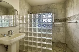 4 W Manning St, Madisonville, TX 77864 - Photo 17