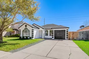 12610 Rio Bravo St, Rosharon, TX 77583 - Photo 3