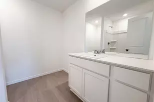 200 Bennett St, Angleton, TX 77515 - Photo 9