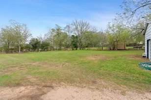 107 Mulberry St, Hallettsville, TX 77964 - Photo 25