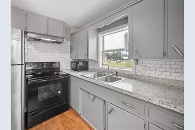 107 Mulberry Street, Hallettsville, TX 77964 - Photo 9