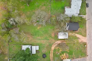 107 Mulberry St, Hallettsville, TX 77964 - Photo 3