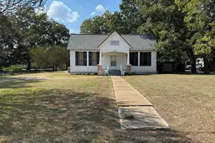 405 S 10th St, Crockett, TX 75835 - Photo 1