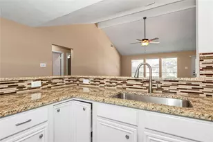 8235 Alabaster Dr, Houston, TX 77083 - Photo 15