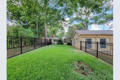 1502 S Market Street, Brenham, TX 77833 - Photo 23