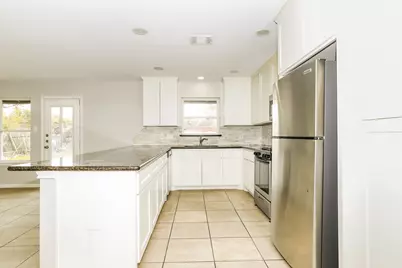 6015 Glenhurst Drive, Houston, TX 77033 - Photo 5