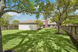 8703 Chipping Rock Dr, Sugar Land, TX 77479 - Photo 5