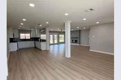8303 Fawndale Ln, Houston, TX 77040 - Photo 3