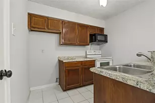 10001 Westpark Dr, Houston, TX 77042 - Photo 7