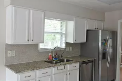 5 W Broken Oak Court, The Woodlands, TX 77381 - Photo 5