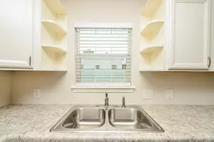 6425 Sidney St, Houston, TX 77021 - Photo 9