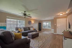 10106 Hollyvine Ln, Houston, TX 77089 - Photo 9