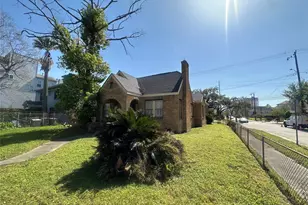 1704 Rosewood St, Houston, TX 77004 - Photo 3