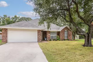 2013 Cobblestone Ln, Bryan, TX 77807 - Photo 1