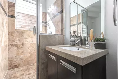 5715 Larkin Street #D, Houston, TX 77007 - Photo 11
