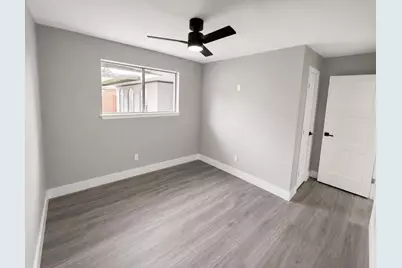 526 Hidden Valley Drive, Houston, TX 77037 - Photo 9