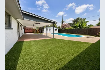 526 Hidden Valley Drive, Houston, TX 77037 - Photo 17