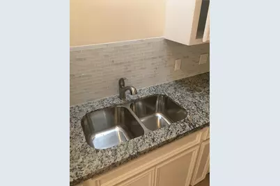 10642 Logger Pine Trail #B, Houston, TX 77088 - Photo 15