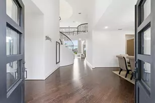 11 Laurel Wreath Trl, Sugar Land, TX 77498 - Photo 3