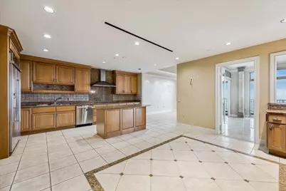 1000 Uptown Park Boulevard #243, Houston, TX 77056 - Photo 11