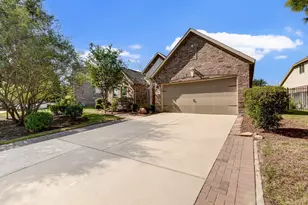 39 S Pinto Point Cir, Spring, TX 77389 - Photo 3