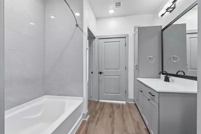 1950 Winrock Boulevard #b2, Houston, TX 77057 - Photo 17
