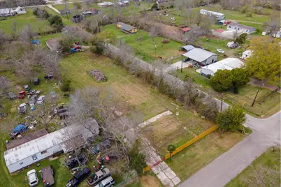 301 Oakland Street, Baytown, TX 77520 - Photo 9