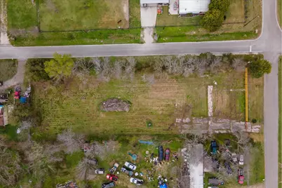 301 Oakland Street, Baytown, TX 77520 - Photo 11