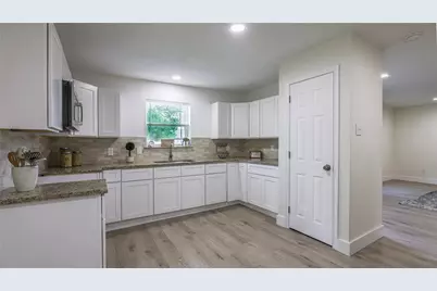 1413 N Avenue R, Freeport, TX 77541 - Photo 9