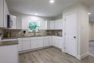 1413 N Avenue R, Freeport, TX 77541 - Photo 9