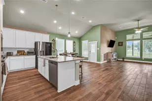 411 S Amherst Dr, West Columbia, TX 77486 - Photo 9