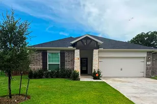 411 S Amherst Dr, West Columbia, TX 77486 - Photo 1