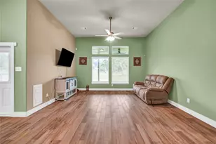 411 S Amherst Dr, West Columbia, TX 77486 - Photo 7