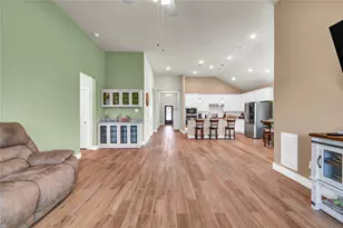 411 S Amherst Dr, West Columbia, TX 77486 - Photo 17