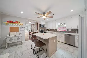 316 W Lang St, Alvin, TX 77511 - Photo 9