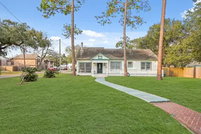 316 W Lang Street, Alvin, TX 77511 - Photo 1