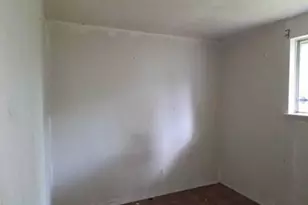 4806 Grapevine St, Houston, TX 77045 - Photo 9