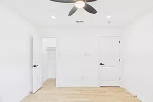 2002 Jones St, Rosenberg, TX 77471 - Photo 9
