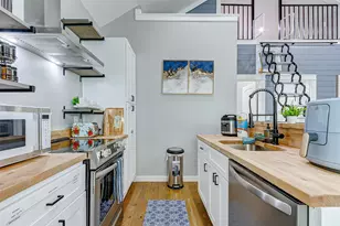 1079 Johnson Rd, Gilchrist, TX 77617 - Photo 11