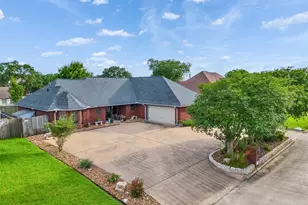 1717 24th Ave, Texas City, TX 77590 - Photo 1