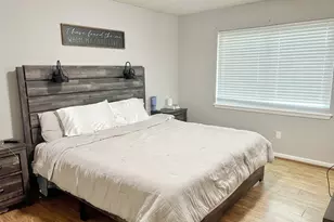 402 Lyndale Dr, Highlands, TX 77562 - Photo 15