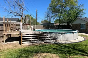 402 Lyndale Dr, Highlands, TX 77562 - Photo 27