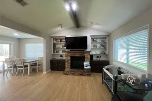 402 Lyndale Dr, Highlands, TX 77562 - Photo 7