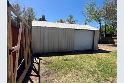 402 Lyndale Drive, Highlands, TX 77562 - Photo 21