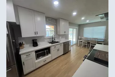 402 Lyndale Drive, Highlands, TX 77562 - Photo 11