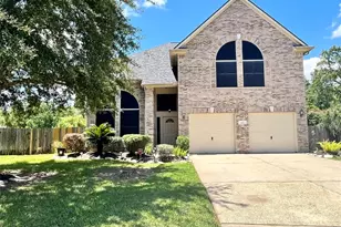202 Almond Dr, Baytown, TX 77520 - Photo 1