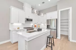 305 Queen Sude Ln, Houston, TX 77091 - Photo 9
